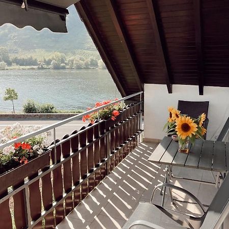 Ferienwohnung Moselflair Mit Direktem Blick Auf Die Mosel Und Weinberge Oberfell Exterior photo