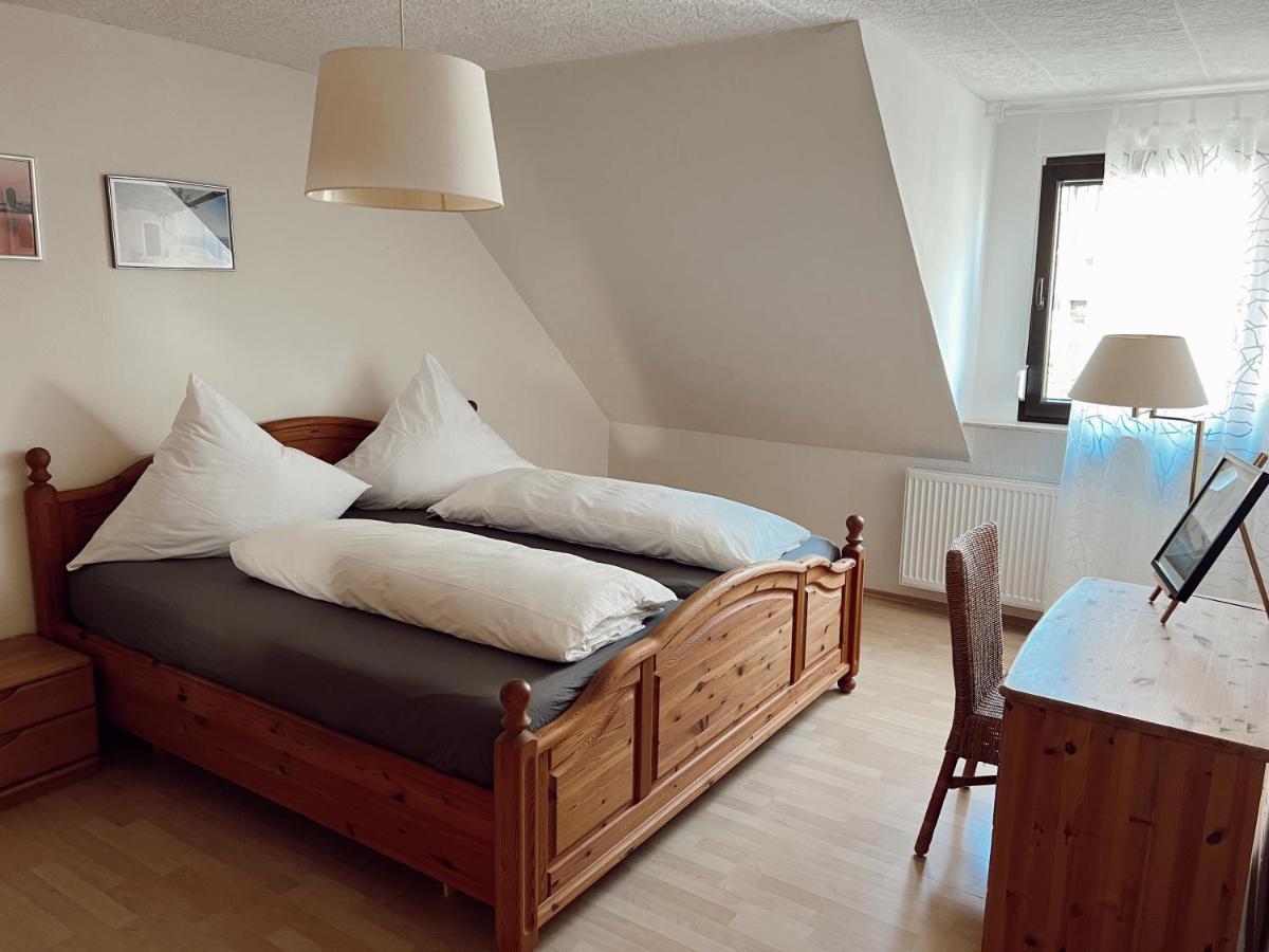 Ferienwohnung Moselflair Mit Direktem Blick Auf Die Mosel Und Weinberge Oberfell Exterior photo