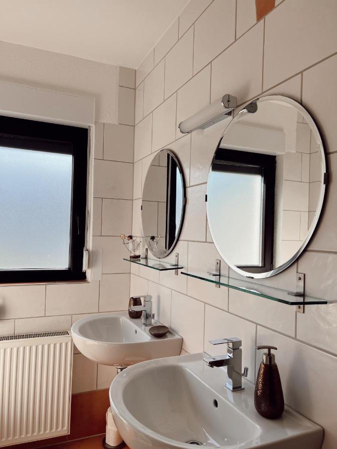 Ferienwohnung Moselflair Mit Direktem Blick Auf Die Mosel Und Weinberge Oberfell Exterior photo